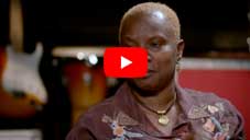 Agélique Kidjo présente les bienfaits de la Méditation Transcendantale (0:47)